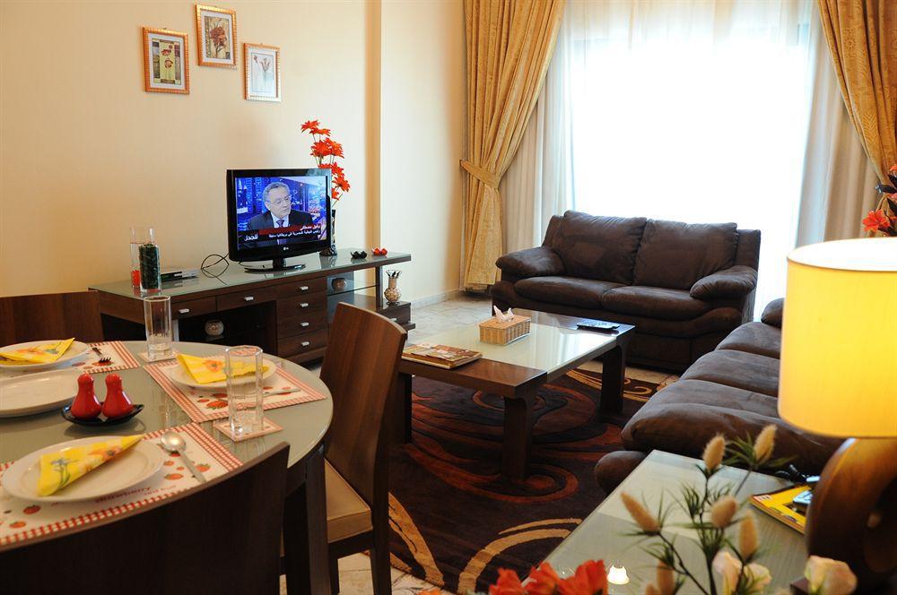 Al Hayat Hotel Suites Шарджа Екстер'єр фото